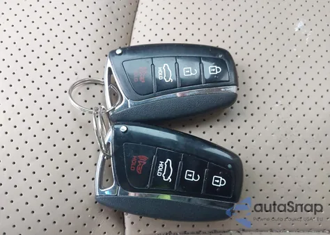 2016 Hyundai Azera Limited z USA, uszkodzony, nr VIN KMHFH4JG2GA525549